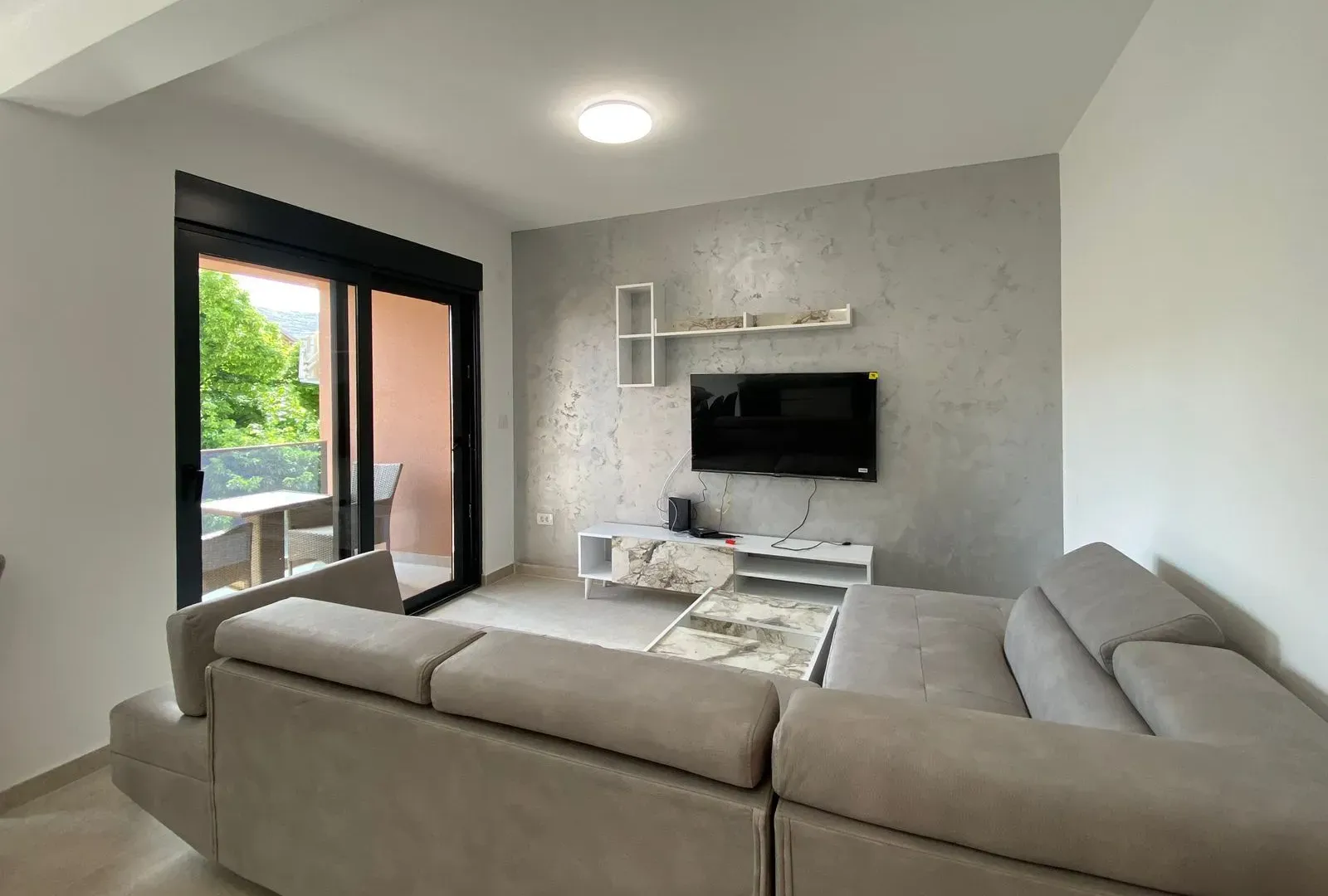 Rent, two bedroom apartment, 80m², Dumidran, Tivat