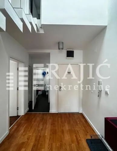 Izdavanje, trosoban stan, 94m², Lekino Brdo, Voždovac Sve Podlokacije