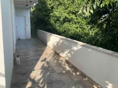 Izdavanje, jednosoban stan, 60m², Malo Brdo, Podgorica - image 13