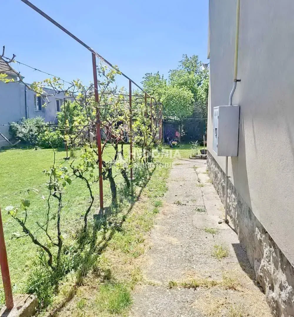 Prodaja, kuća, 176m², Centar, Inđija