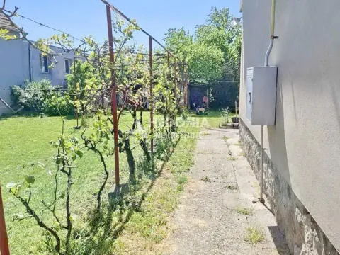 Prodaja, kuća, 176m², Centar, Inđija - image 4