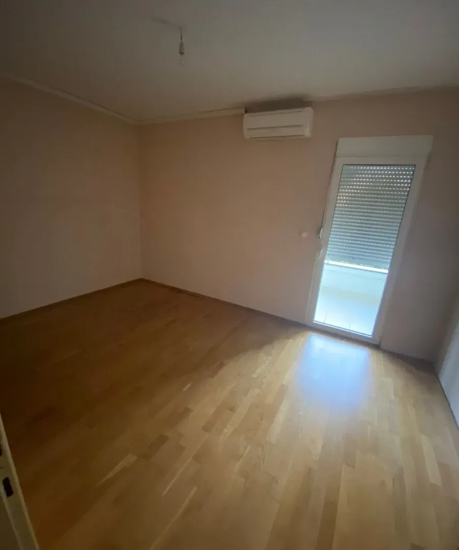 Izdavanje, dvosoban stan, 69m², Ljubović, Podgorica