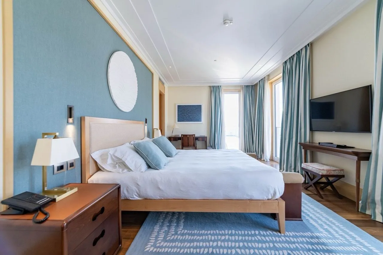 Prodaja, četvorosoban stan, 498m², Tivat, Crna Gora