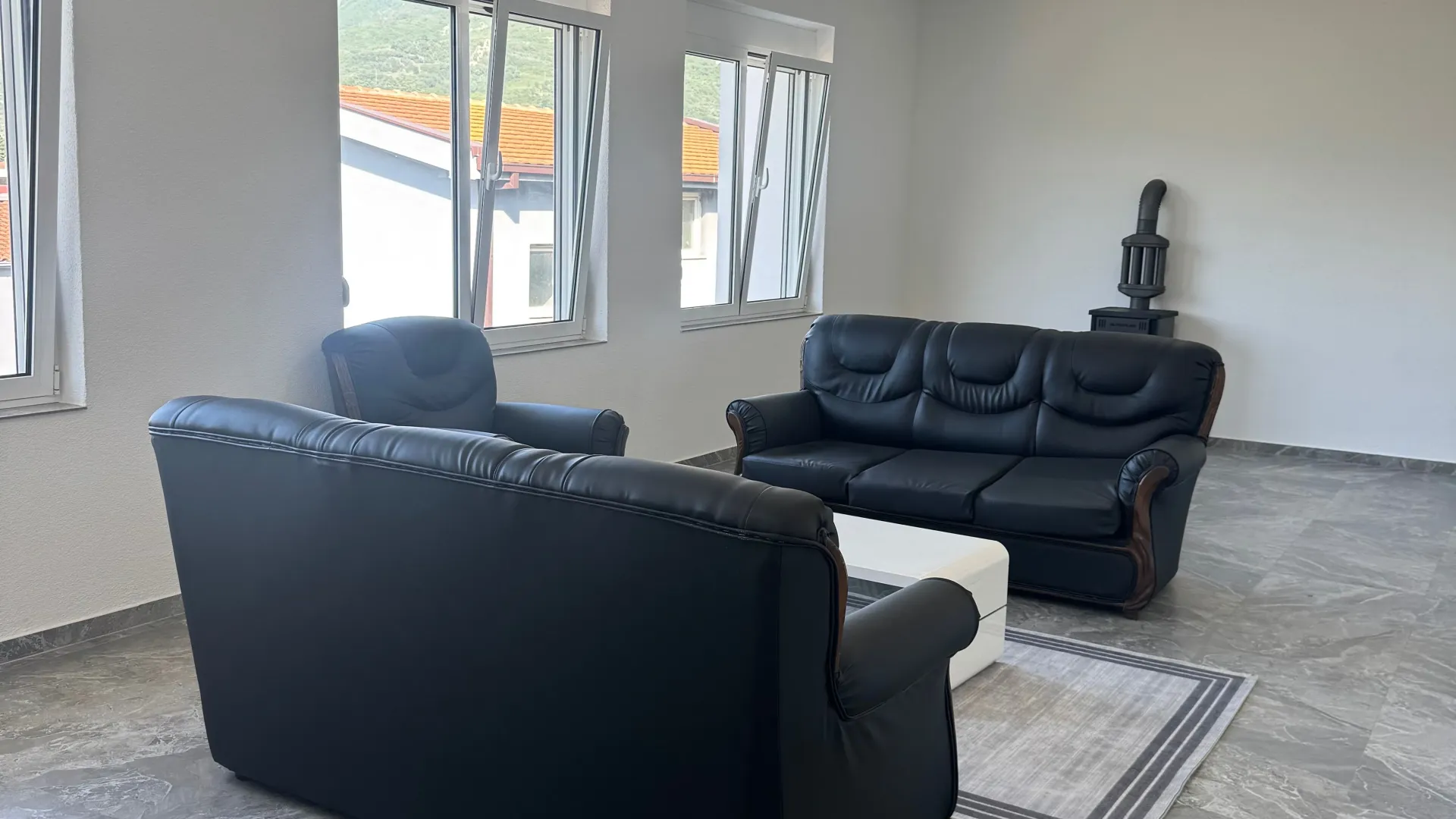 Izdavanje, kuća, 95m², Polje, Bar