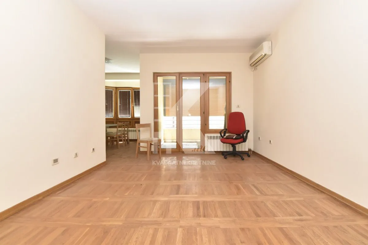 Izdavanje, trosoban stan, 110m², Preko Morače, Podgorica