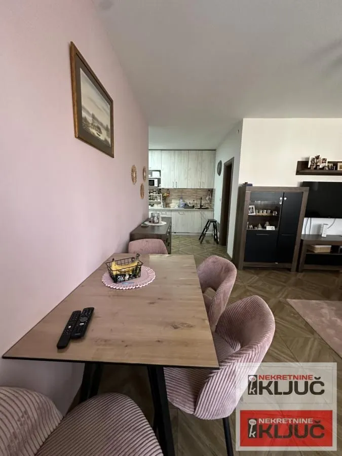 Prodaja, trosoban stan, 75m², Veternik, Novi Sad Sve Podlokacije