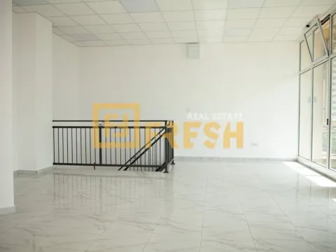 Izdavanje, poslovni prostor, 84m², Stari Aerodrom, Podgorica