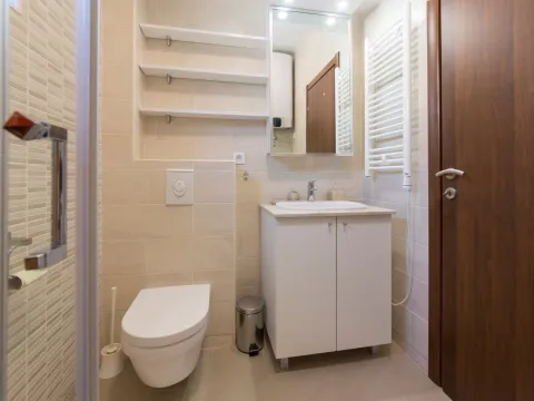 Rent, two bedroom apartment, 72m², Mažina, Tivat - image 10