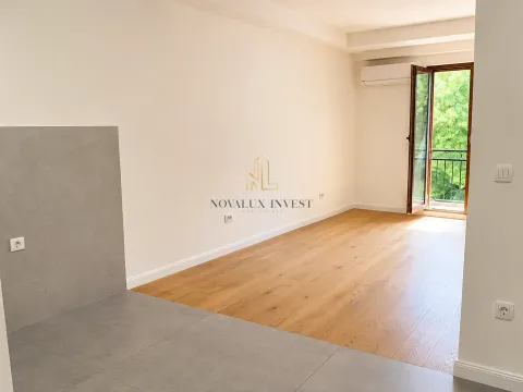 Izdavanje, trosoban stan, 100m², Centar, Podgorica - image 3