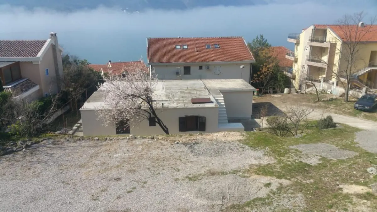 Prodaja, plac, 1300m², Dobrota, Kotor