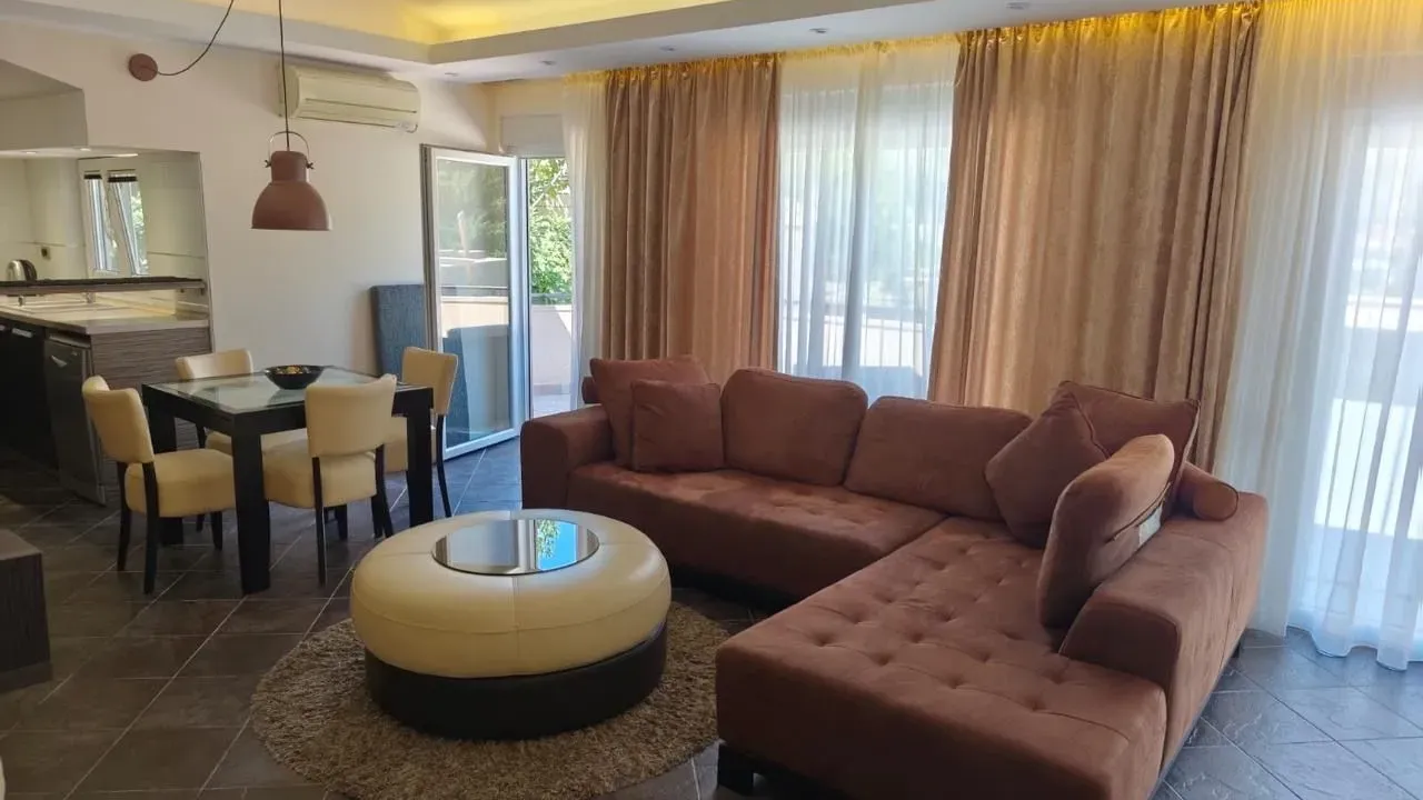 Rent, two bedroom apartment, 90m², Škaljari, Kotor