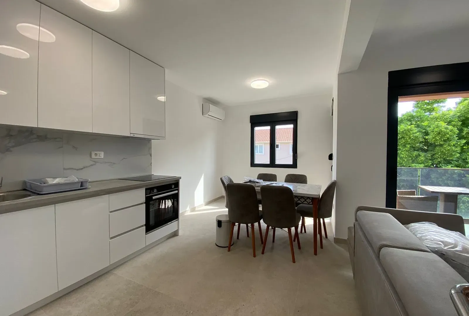 Rent, two bedroom apartment, 80m², Dumidran, Tivat