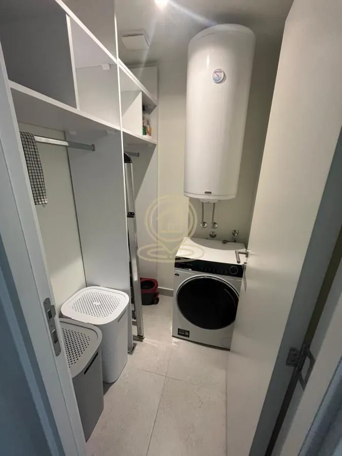 Izdavanje, trosoban stan, 80m², Savski Venac, Beograd