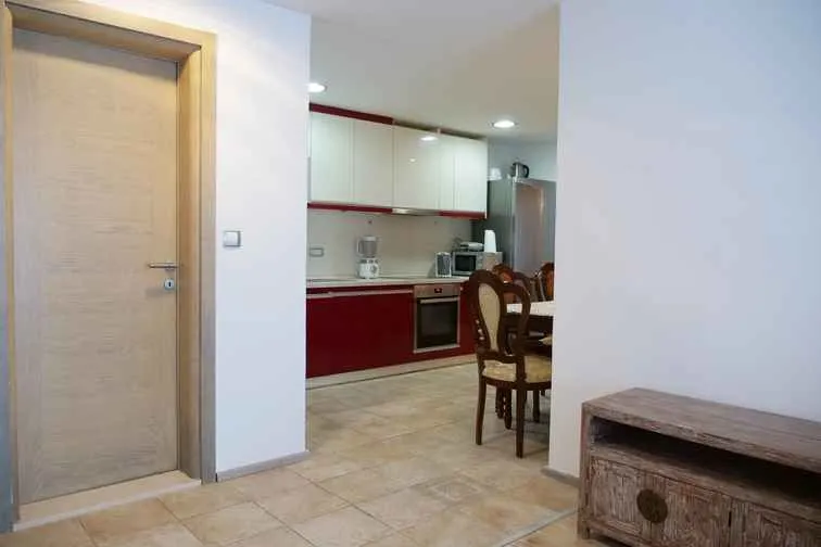 Prodaja, dvosoban stan, 76m², Dobrota, Kotor