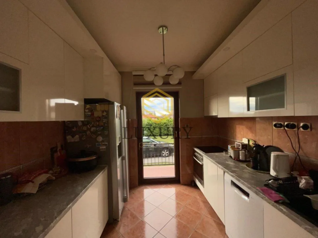 Prodaja, kuća, 200m², Zlatica, Podgorica