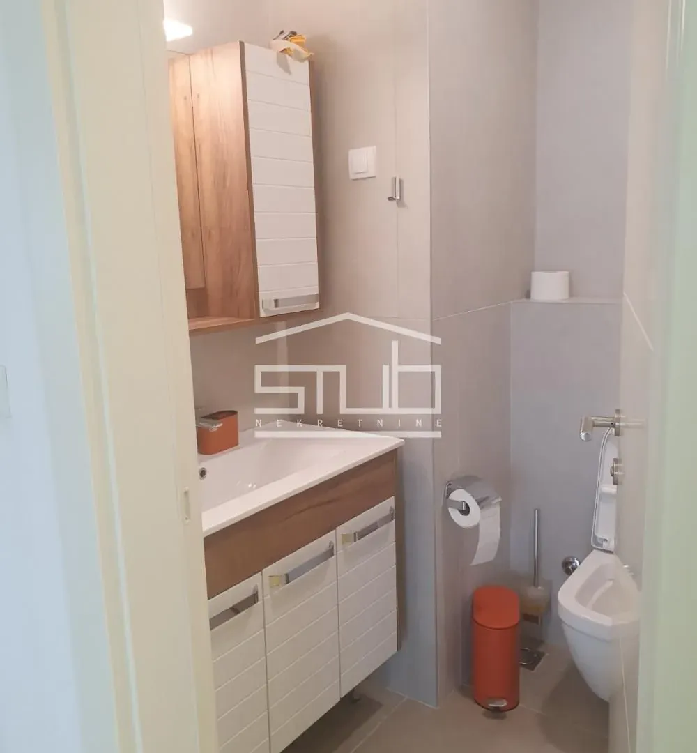 Izdavanje, trosoban stan, 108m², Novi Beograd Blok 65, Novi Beograd Sve Podlokacije