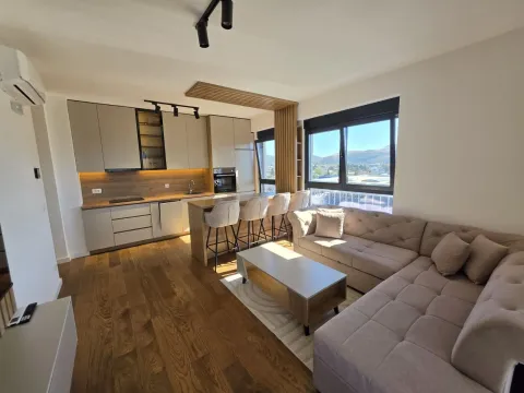 Living room with a kitchen and a dining bar. - image 4