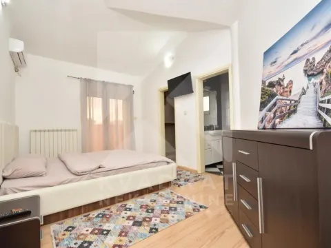 Izdavanje, kuća, 330m², Zeta, Podgorica - image 19