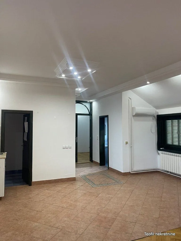 Rent, office space, 260m², Novi Sad, Srbija