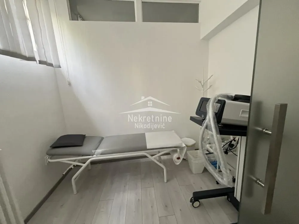 Rent, office space, 136m², Čukarica, Beograd