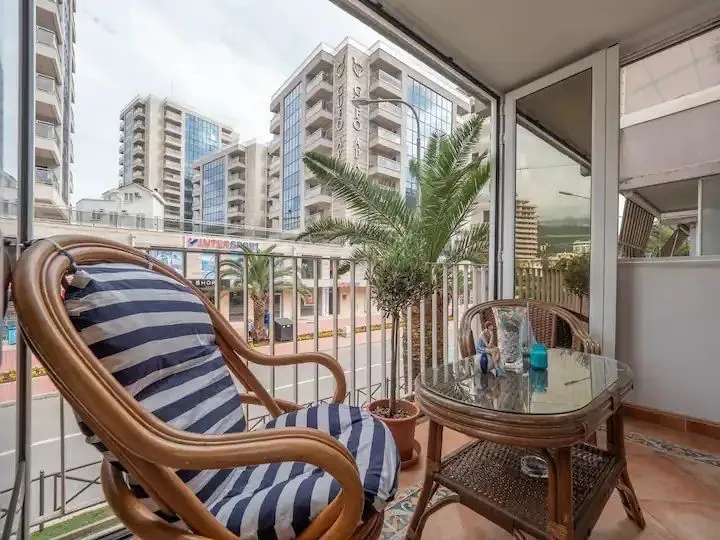 Izdavanje, dvosoban stan, 100m², Budva, Crna Gora