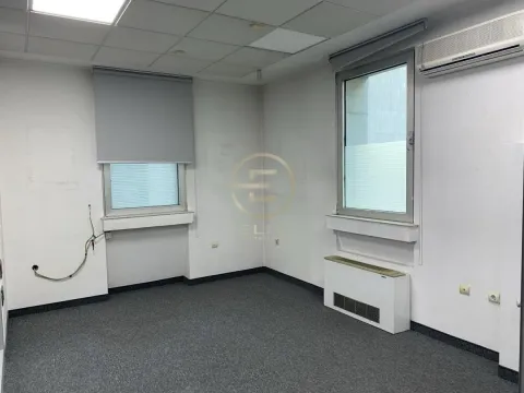 Izdavanje, poslovni prostor, 353m², Bulevar Oslobodjenja, Novi Sad Sve Podlokacije - image 8