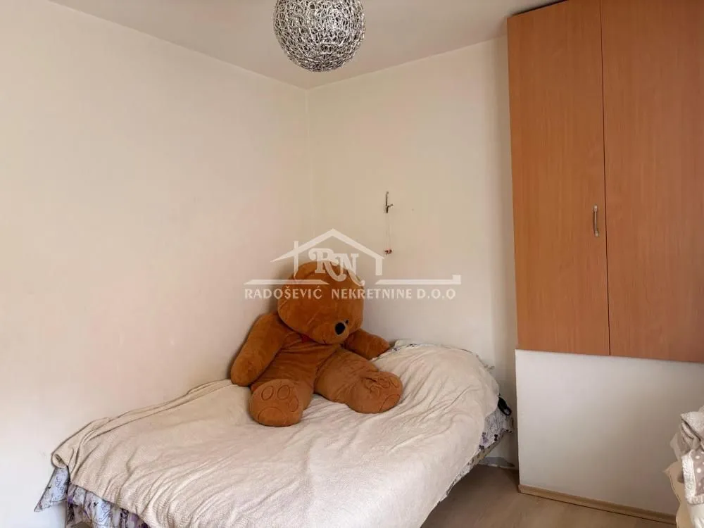 Prodaja, četvorosoban stan, 89m², Petlovo Brdo, Beograd