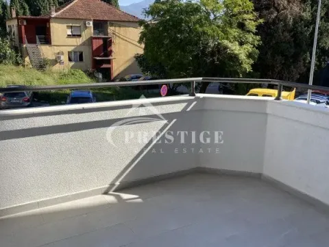 Izdavanje, dvosoban stan, 70m², Gorica C, Podgorica - image 2