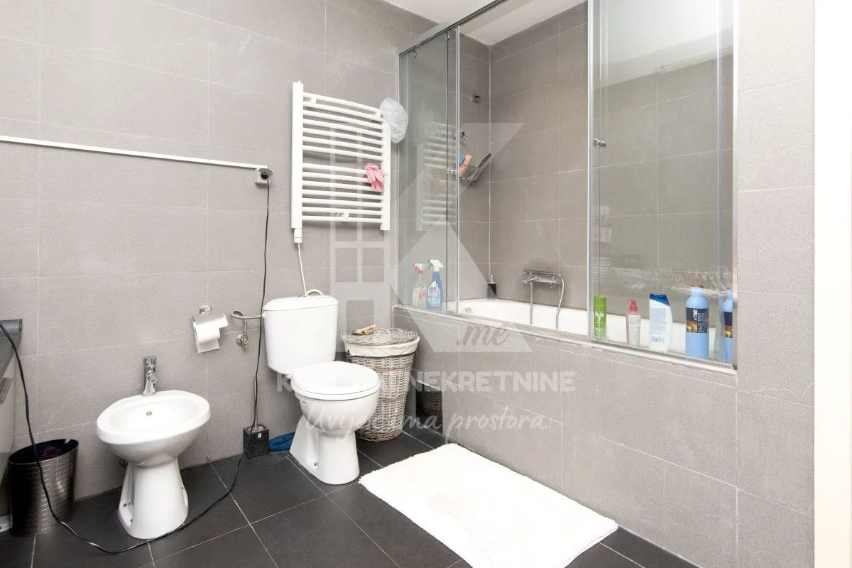 Sale, house, 250m², Tološi, Podgorica