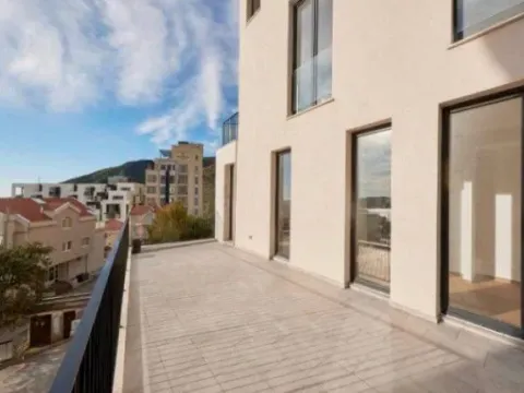 Sale, one bedroom apartment, 76m², Bečići, Budva - image 9