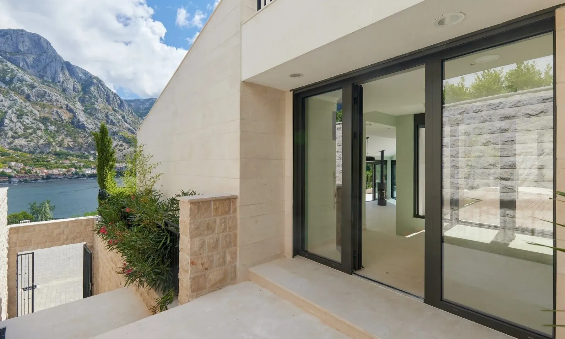 Sale, house, 479m², Prčanj, Kotor
