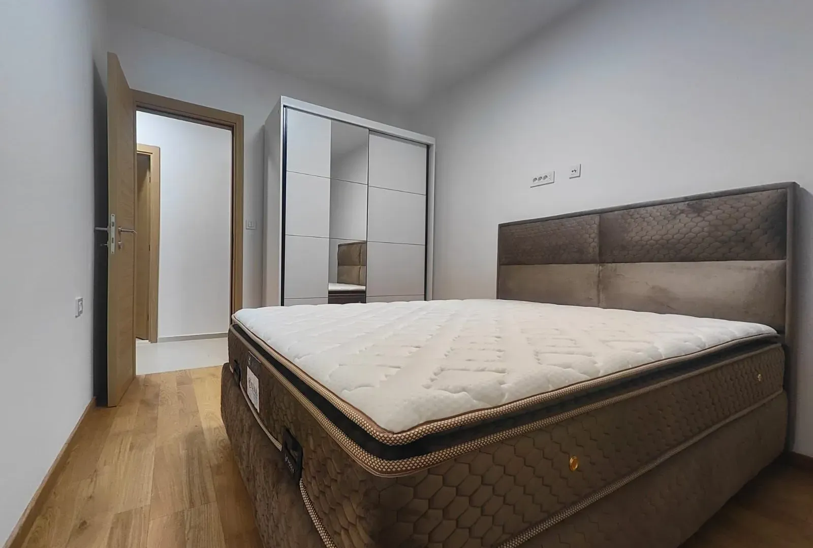 Izdavanje, dvosoban stan, 53m², City Kvart, Podgorica