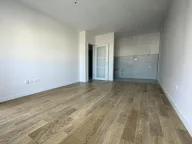 Izdavanje, poslovni prostor, 43m², Central Point, Podgorica - image 1