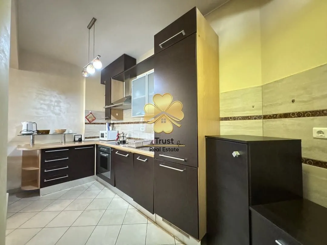 Izdavanje, trosoban stan, 100m², Centar, Podgorica