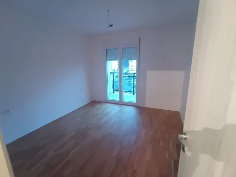 Izdavanje, trosoban stan, 100m², Ljubović, Podgorica - image 8