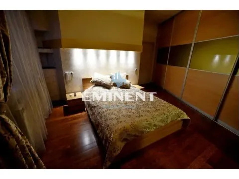 Izdavanje, trosoban stan, 80m², Stari Grad, Beograd - image 11