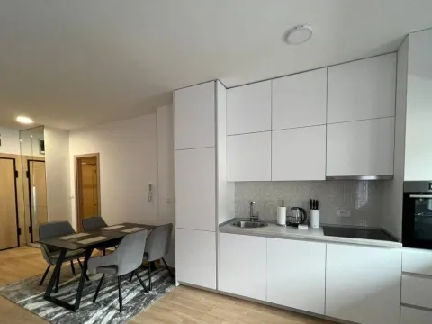 Rent, two bedroom apartment, 80m², Budva, Crna Gora - image 2