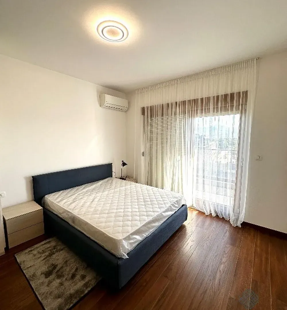 Izdavanje, četvorosoban stan, 127m², Master Kvart, Podgorica