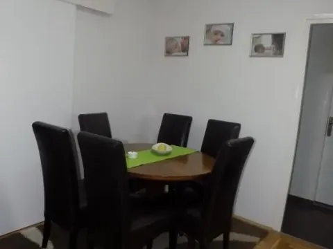 Prodaja, trosoban stan, 66m², Ćuprija, Srbija - image 4