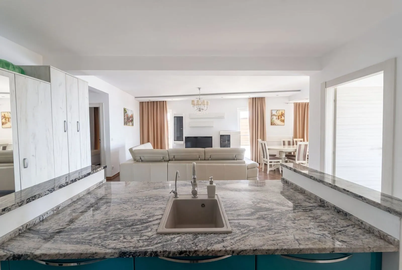 Rent, four bedroom apartment, 91m², Bečići, Budva