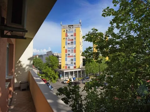 Izdavanje, dvosoban stan, 60m², Centar, Podgorica - image 12