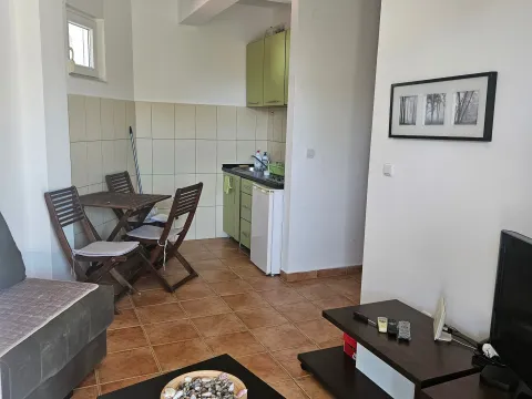 Izdavanje, jednosoban stan, 35m², Kumbor, Herceg Novi - image 4