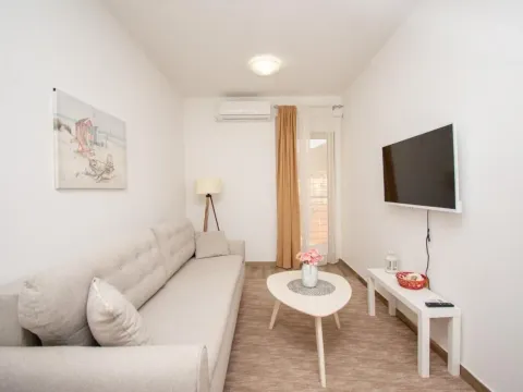 Rent, one bedroom apartment, 46m², Budva, Crna Gora - image 6