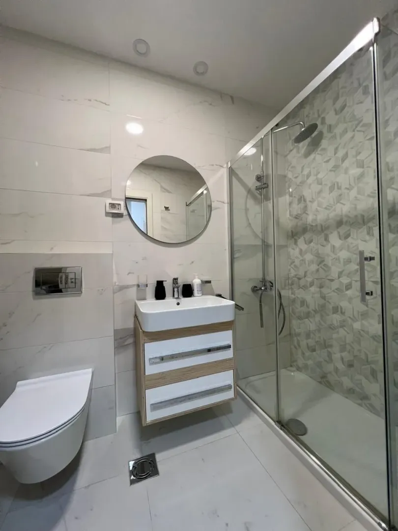 Izdavanje, jednosoban stan, 49m², Central Point, Podgorica