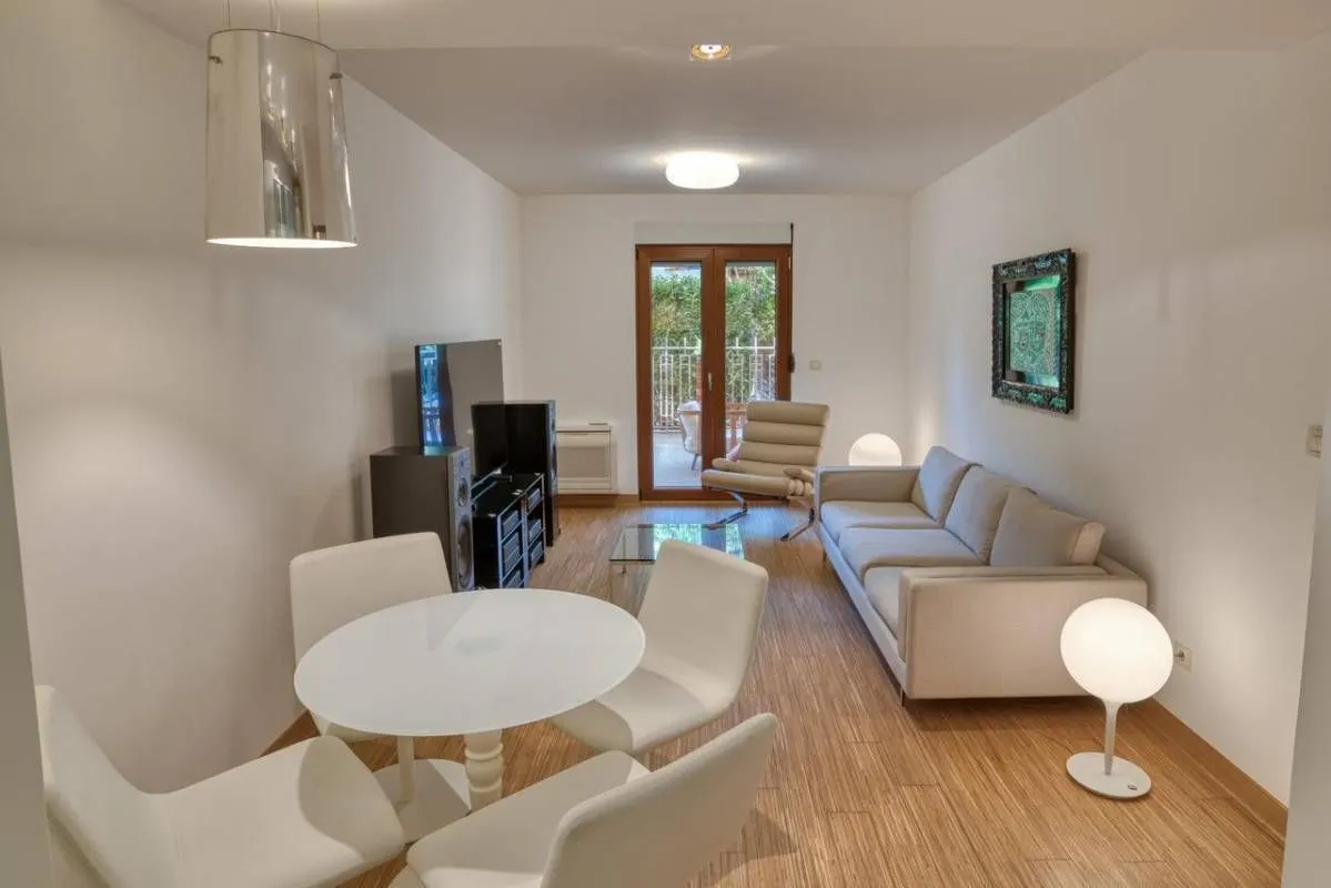 Prodaja, dvosoban stan, 90m², Gorica C, Podgorica