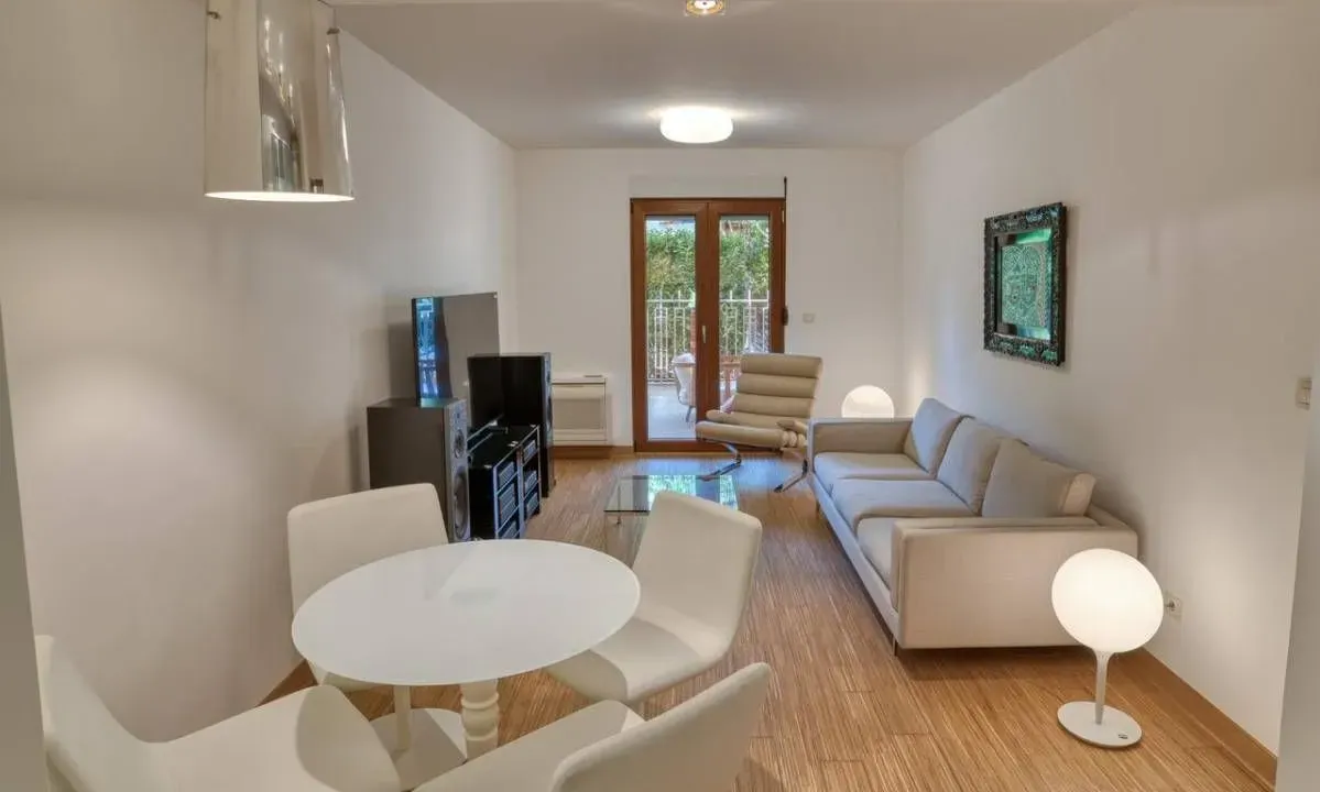 Prodaja, dvosoban stan, 90m², Gorica C, Podgorica