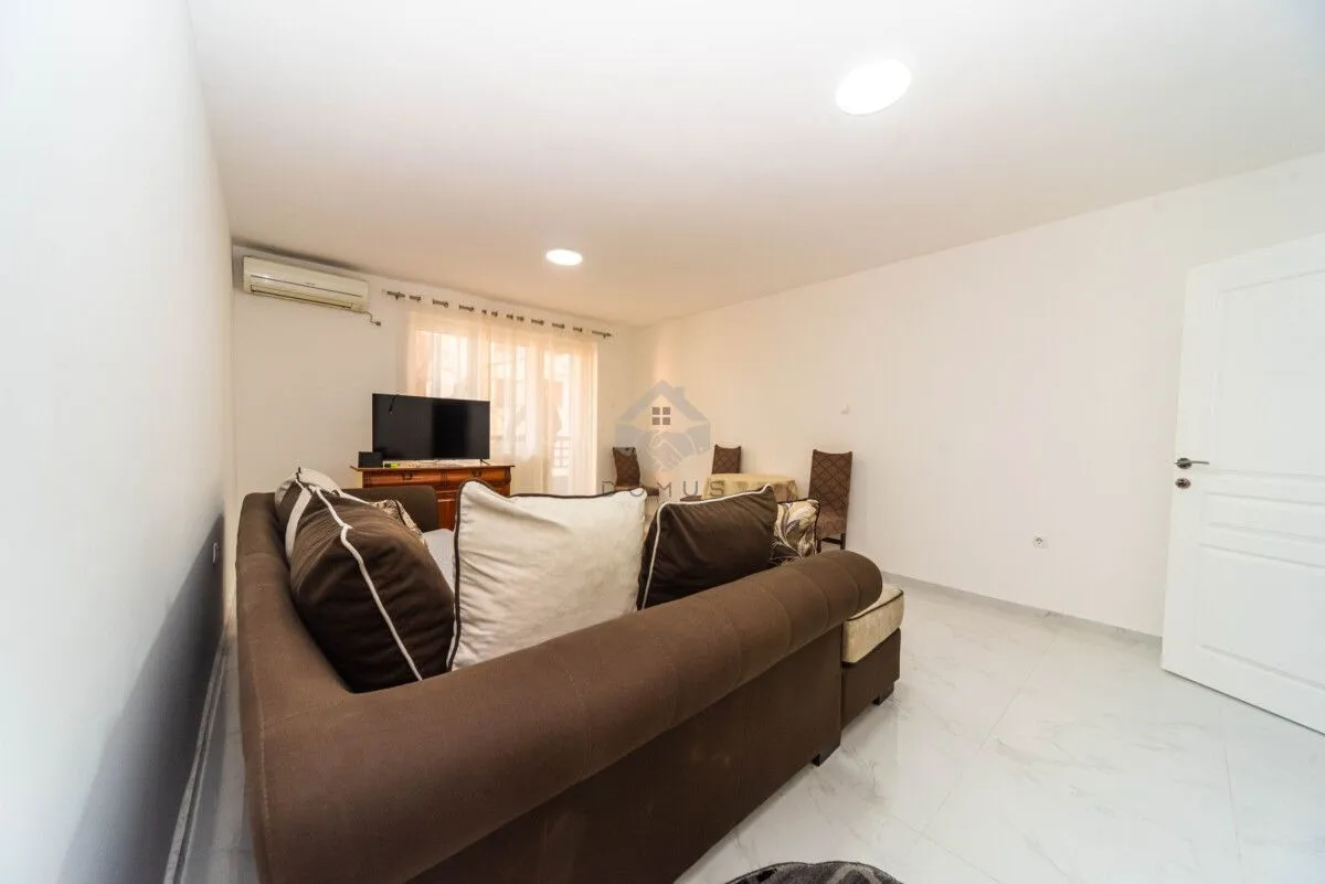 Izdavanje, dvosoban stan, 75m², Autobuska stanica, Podgorica
