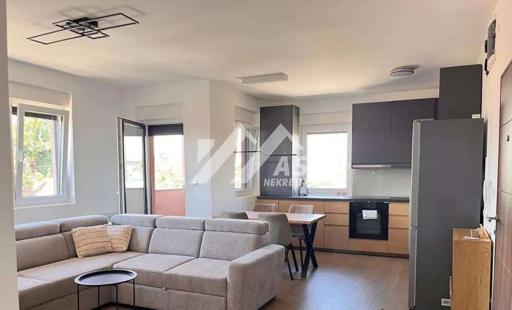 Izdavanje, trosoban stan, 63m², Salajka, Novi Sad Sve Podlokacije