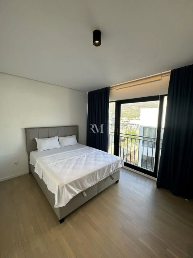 Sale, three bedroom apartment, 263m², Bečići, Budva