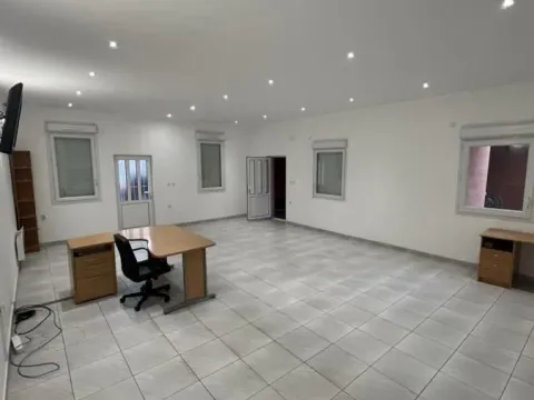 Izdavanje, poslovni prostor, 61m², Pivara, Kragujevac - image 4